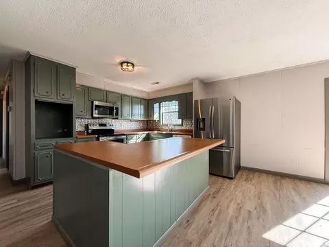 Kitchen - 357 Barry St, Wynne, AR 72396 photo 1 of 3