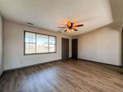 Living - 357 Barry St, Wynne, AR 72396 photo 2 of 5