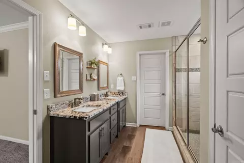 Bath - 1804 Maple Rdg, Benton, AR 72019 photo 1 of 5