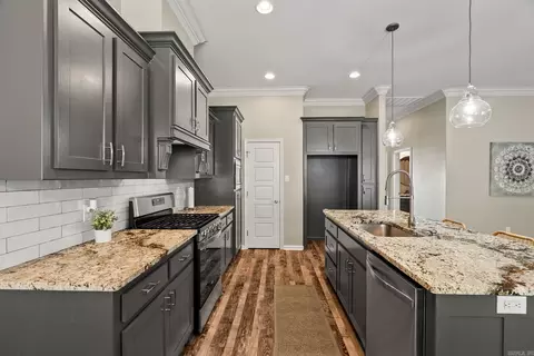Kitchen - 1804 Maple Rdg, Benton, AR 72019 photo 2 of 5