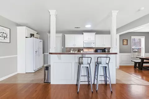 Kitchen - 24 Gold Mdws, Cabot, AR 72176 photo 2 of 2