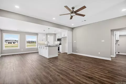 Living - 1117 Duke Dr, Bauxite, AR 72011 photo 2 of 3