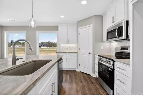 Kitchen - 1117 Duke Dr, Bauxite, AR 72011 photo 3 of 3