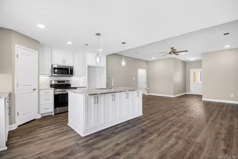 Kitchen - 1117 Duke Dr, Bauxite, AR 72011 photo 2 of 3