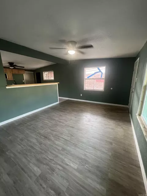 Living - 3100 Jonquil St, Pine Bluff, AR 71603 photo 2 of 2