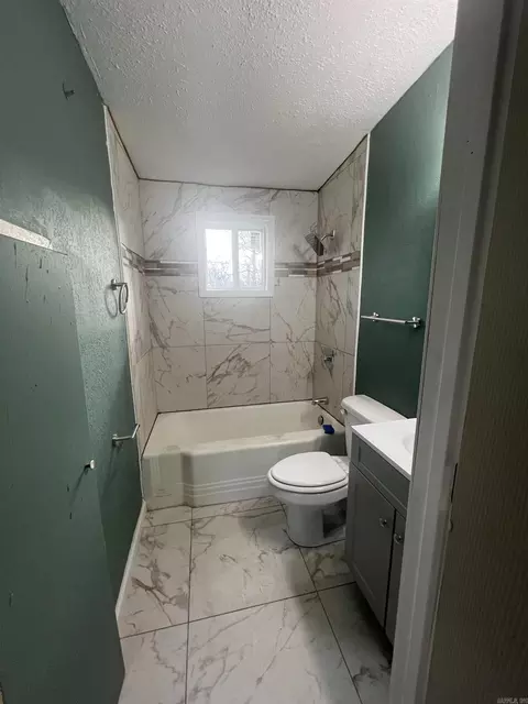 Bath - 3100 Jonquil St, Pine Bluff, AR 71603 photo 1 of 1