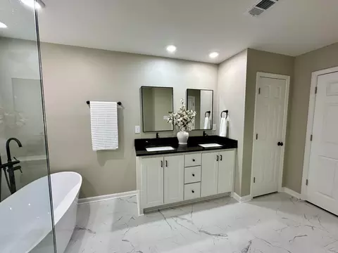 Bath - 113 Walnut St, Cabot, AR 72023 photo 3 of 5