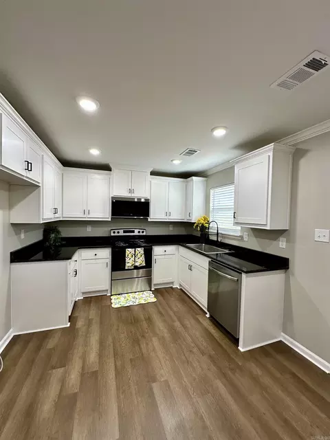 Kitchen - 113 Walnut St, Cabot, AR 72023 photo 2 of 3
