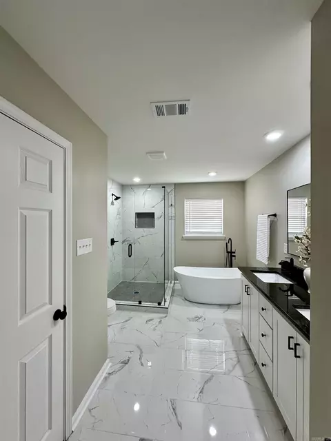 Bath - 113 Walnut St, Cabot, AR 72023 photo 1 of 5