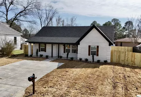 Exterior - 113 Walnut St, Cabot, AR 72023 photo 4 of 6