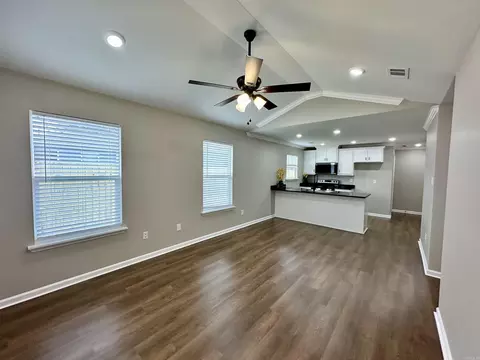 Living - 110 N Monroe St, Cabot, AR 72023 photo 1 of 2