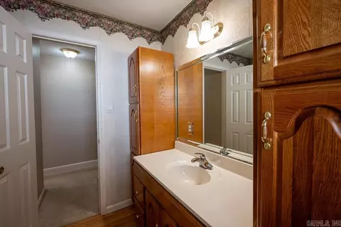 Bath - 8237 Zuber Rd, Benton, AR 72019 photo 2 of 4