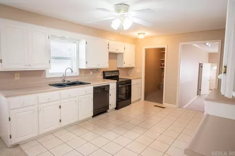 Kitchen - 8237 Zuber Rd, Benton, AR 72019 photo 1 of 2