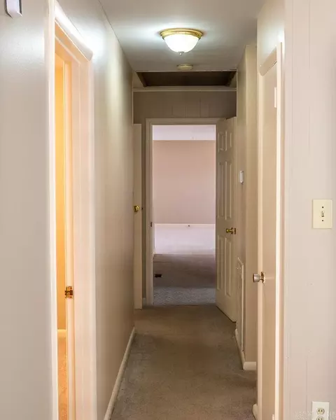 Entry Way - 8237 Zuber Rd, Benton, AR 72019 photo 1 of 1