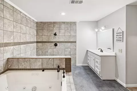 Bath - 401 Aden Ave, Haskell, AR 72015 photo 2 of 6