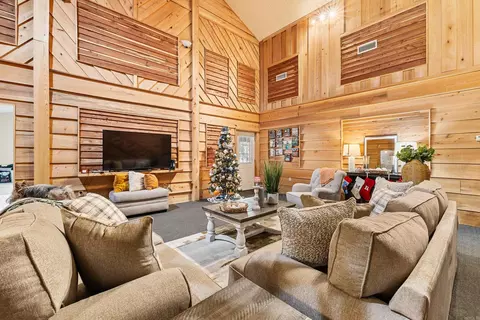 Living - 401 Aden Ave, Haskell, AR 72015 photo 6 of 7
