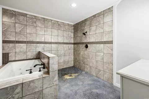 Bath - 401 Aden Ave, Haskell, AR 72015 photo 1 of 6