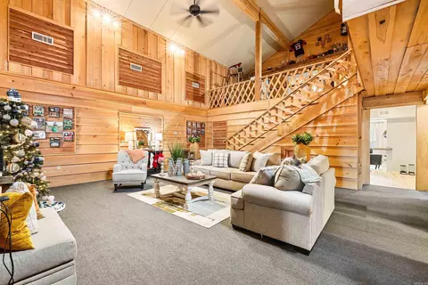 Living - 401 Aden Ave, Haskell, AR 72015 photo 2 of 7