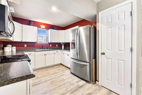 Kitchen - 401 Aden Ave, Haskell, AR 72015 photo 3 of 4