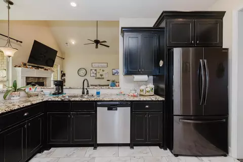 Kitchen - 3016 Olson Cir, Bryant, AR 72022 photo 5 of 6