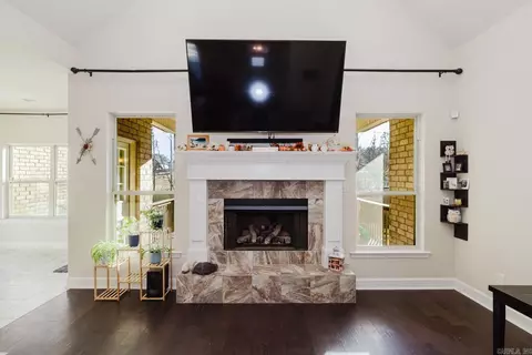 Living - 3016 Olson Cir, Bryant, AR 72022 photo 2 of 2