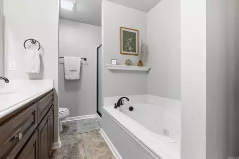 Bath - 617 Joseph Dr, Alexander, AR 72002 photo 2 of 3