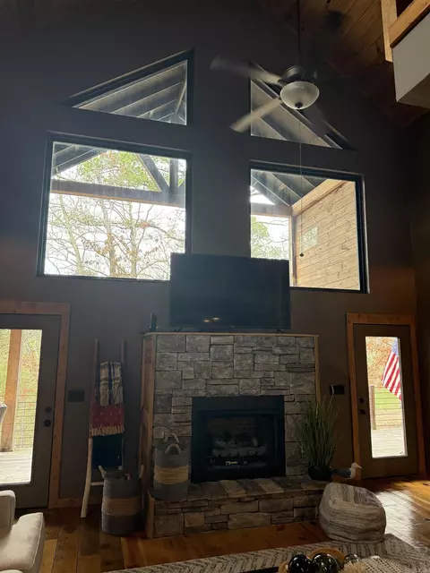 Living - 360 Kustrin Dr, Drasco, AR 72530 photo 2 of 7