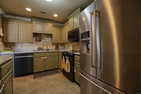 Kitchen - 108 Hunter Cir, Beebe, AR 72012 photo 3 of 3
