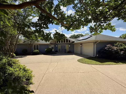 17 Breezewood Cv, Maumelle, AR 72113