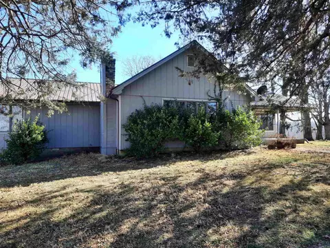 111 Robinson St, Mammoth Spring, AR 72554