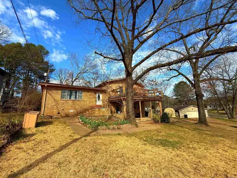 2855 Cedar Dr, Batesville, AR 72501