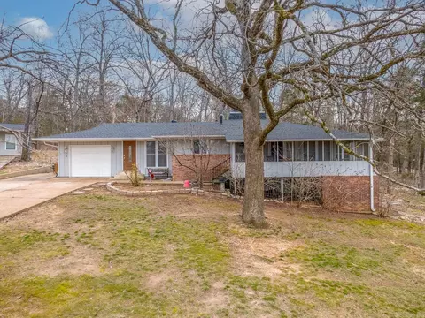 1 Nokomis Dr, Cherokee Village, AR 72529