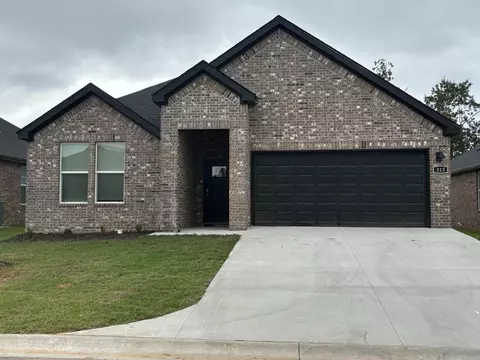 402 Lainey Dr, Maumelle, AR 72113