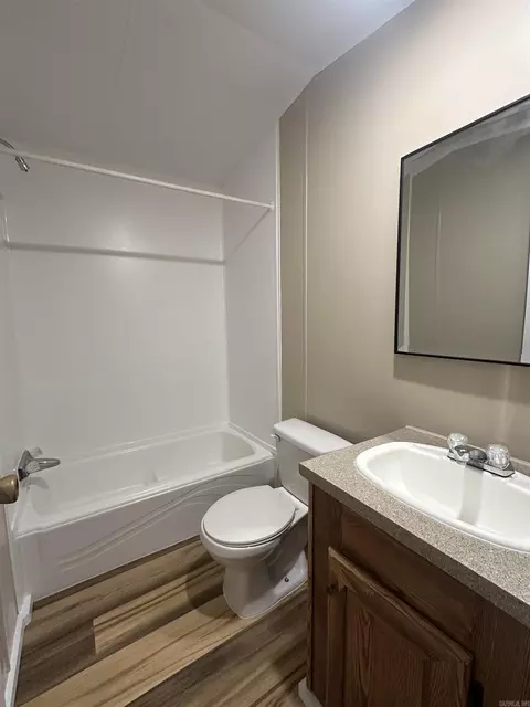 Bath - 9607 9603 Huntley Trl, Pine Bluff, AR 71603 photo 3 of 4
