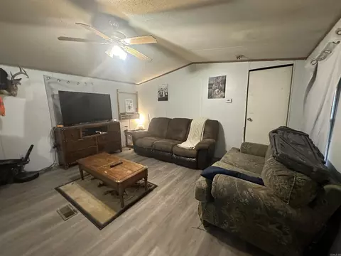 Living - 9607 9603 Huntley Trl, Pine Bluff, AR 71603 photo 3 of 3