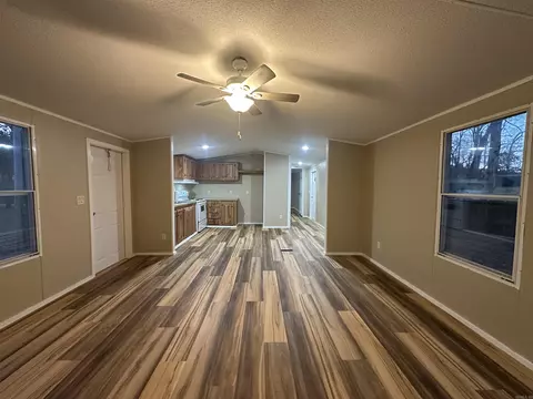 Living - 9607 9603 Huntley Trl, Pine Bluff, AR 71603 photo 2 of 3
