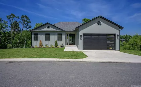 31 Lefever Ln, Little Rock, AR 72227