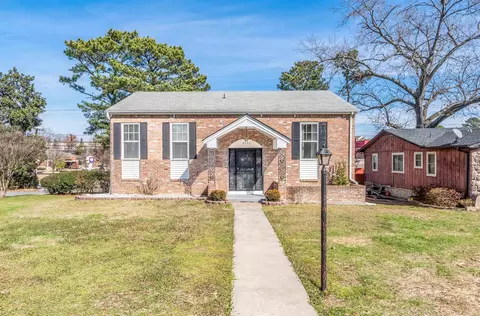 9716 Overby Ct, Little Rock, AR 72205