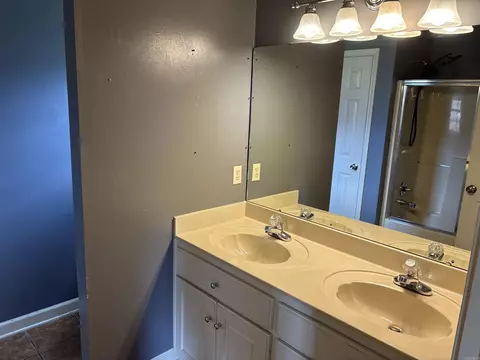 Bath - 4465 Oregon Trl, Conway, AR 72034 photo 1 of 3