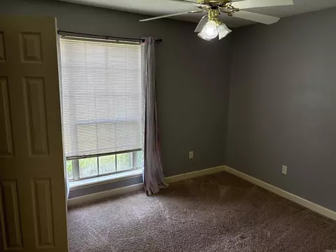 Bedroom - 4465 Oregon Trl, Conway, AR 72034 photo 2 of 3