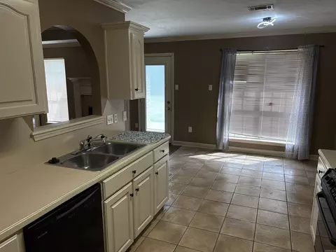 Kitchen - 4465 Oregon Trl, Conway, AR 72034 photo 2 of 2