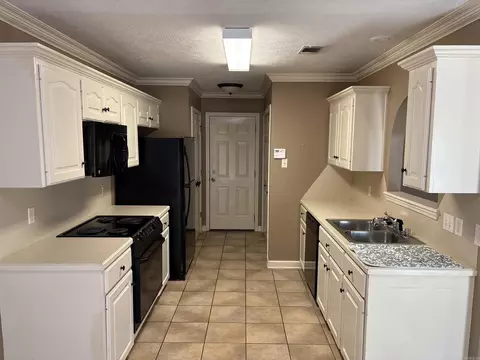 Kitchen - 4465 Oregon Trl, Conway, AR 72034 photo 1 of 2