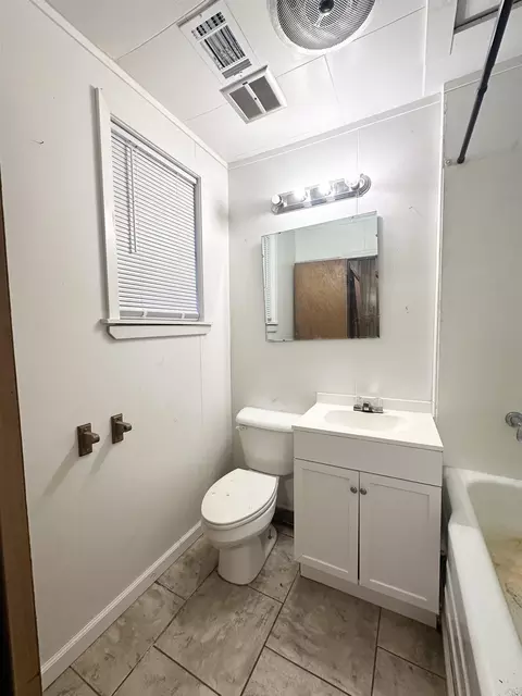 Bath - 5709 Sulphur Springs Rd, Pine Bluff, AR 71603 photo 1 of 4