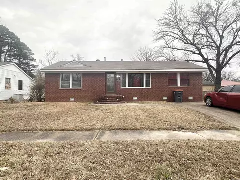 11 School St, Pine Bluff, AR 71602