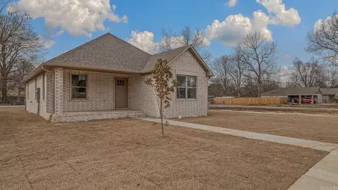 624 N 4th St, Paragould, AR 72450