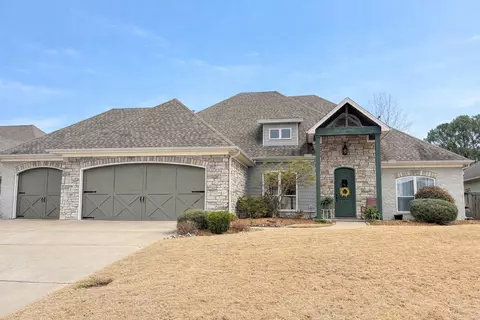 1030 Applewood Dr, Conway, AR 72034