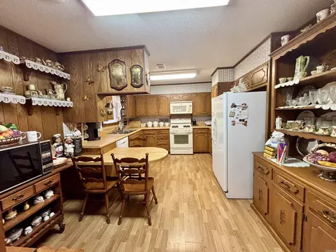 Kitchen - 6 Apache Dr, Searcy, AR 72143 photo 2 of 4
