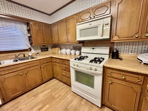Kitchen - 6 Apache Dr, Searcy, AR 72143 photo 3 of 4
