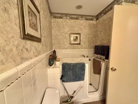 Bath - 6 Apache Dr, Searcy, AR 72143 photo 2 of 3