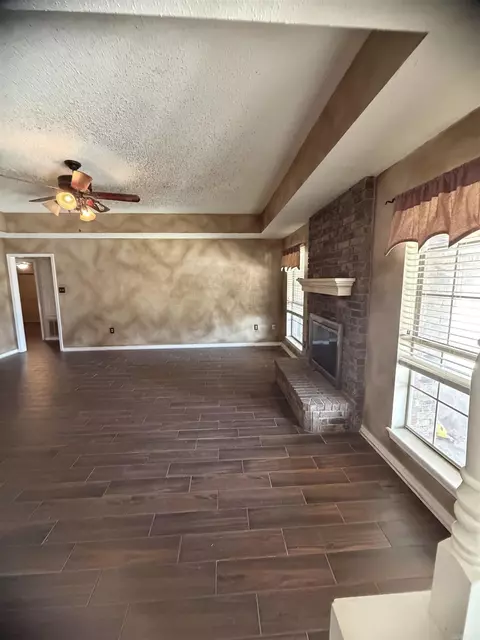 Living - 954 Joseph Dr, Conway, AR 72034 photo 1 of 1